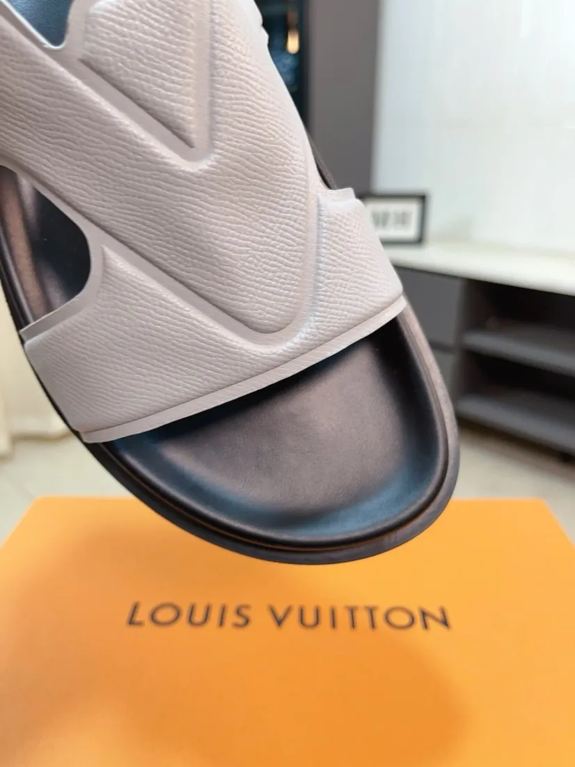 Men's shoes💰300🌹🌹【LV】Multi-color new men's slippers, original top quality version, original special cowhide cross pattern➕sheepskin inside and side, non-slip combined sole, more stable walking, more comfortable and lightweight, high-end and generous, size: 38~44